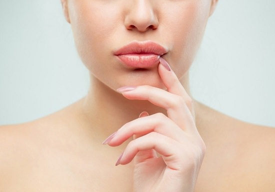 Καστορέλαιο: Μπορώ να χρησιμοποιήσω καστορέλαιο στα χείλη;