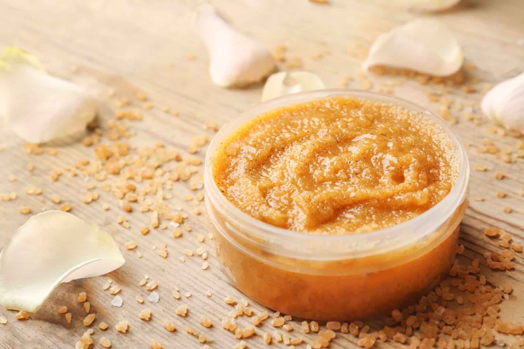 Body scrubs: Ο ιδανικός σύμμαχος για μια υγιή επιδερμίδα με λάμψη που σας αξίζει