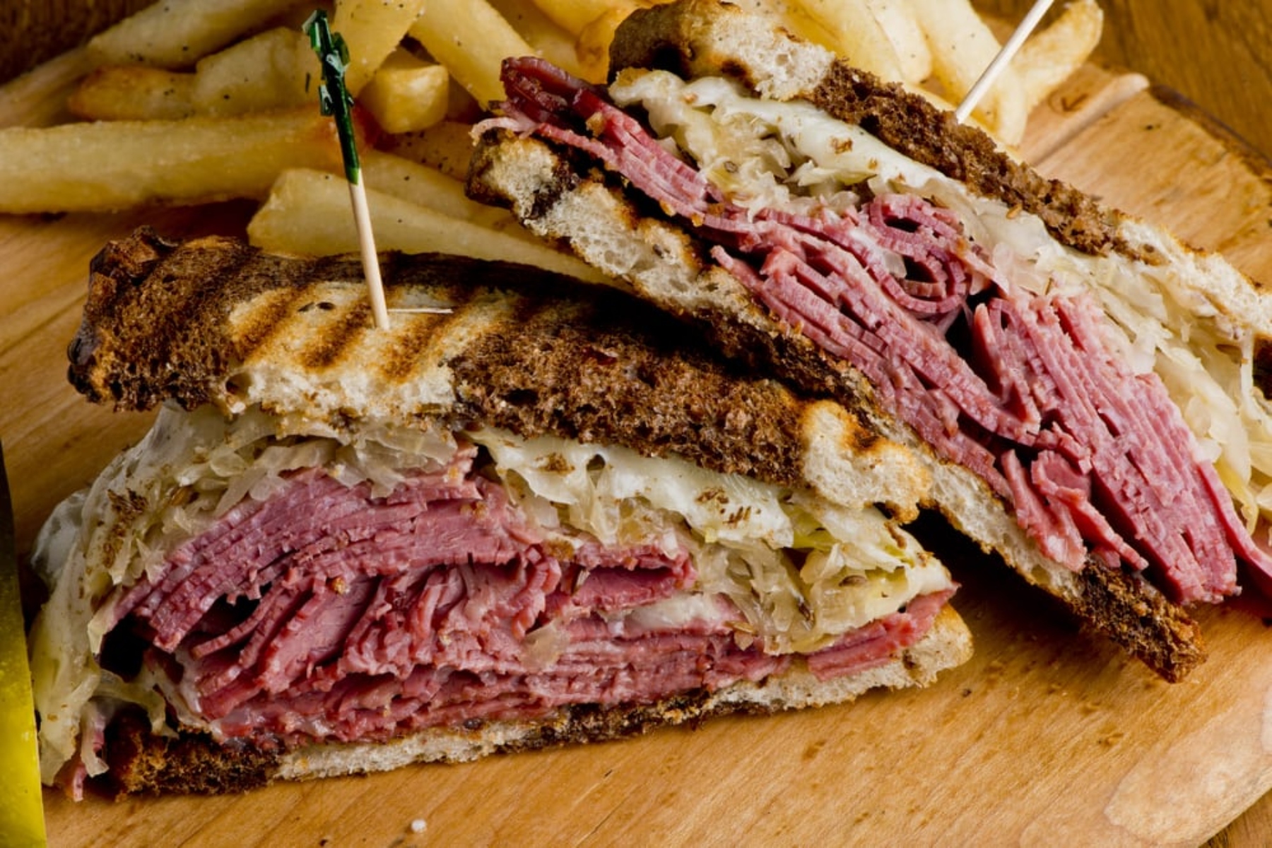 Reuben σάντουιτς: Ένα εμβληματικό σάντουιτς από το 1900 στο πιάτο σας