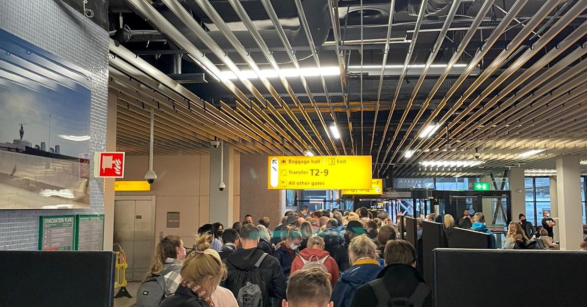 Ολλανδία κορωνοϊός Μποτσουάνα: 61 ταξιδιώτες από τη Νότια Αφρική βρέθηκαν θετικοί στην Covid στο αεροδρόμιο του Άμστερνταμ