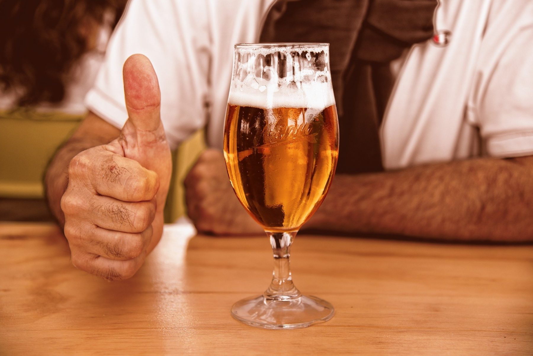 Αλκοόλ ηλικιωμένοι: Η μέτρια κατανάλωση αλκοόλ ενδέχεται να ενισχύσει την υγεία στους ηλικιωμένους