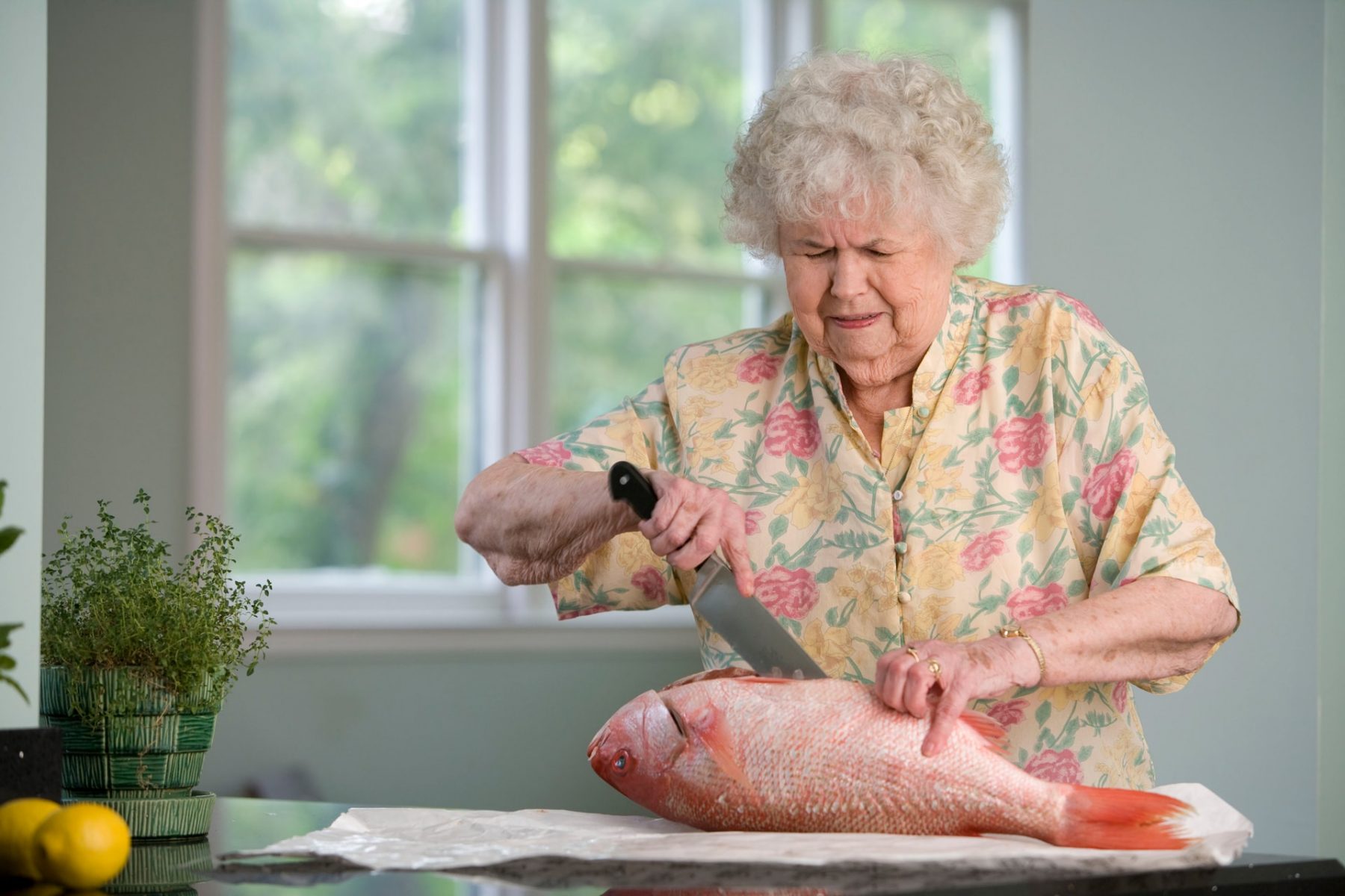 Ηλικιωμένες γυναίκες φαγητό: Όσες γυναίκες τρώνε μόνες τους συχνά αντιμετωπίζουν περισσότερα καρδιακά προβλήματα