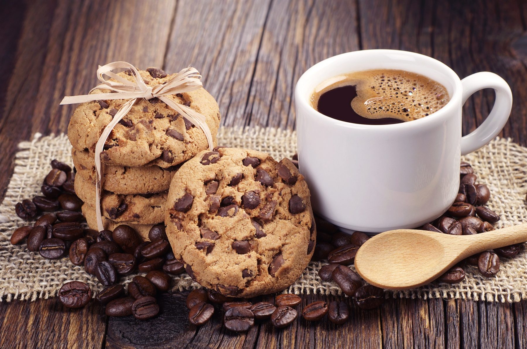 Cookies σοκολάτα: Τραγανά cookies με κομματάκια σοκολάτας για τις λιγούρες