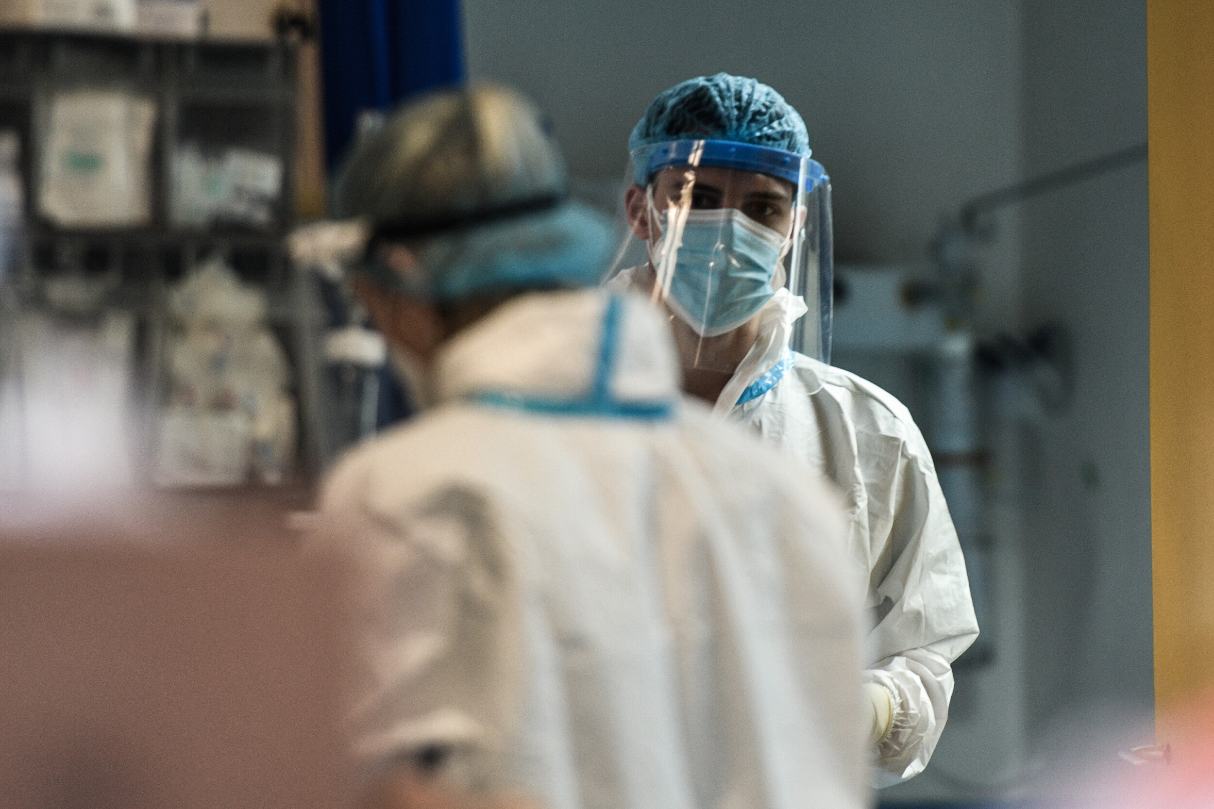Κορωνοϊός: Πίεση στο ΕΣΥ, τα στοιχεία για τα νοσοκομεία -Πώς θα γίνει η επίταξη ιδιωτών γιατρών