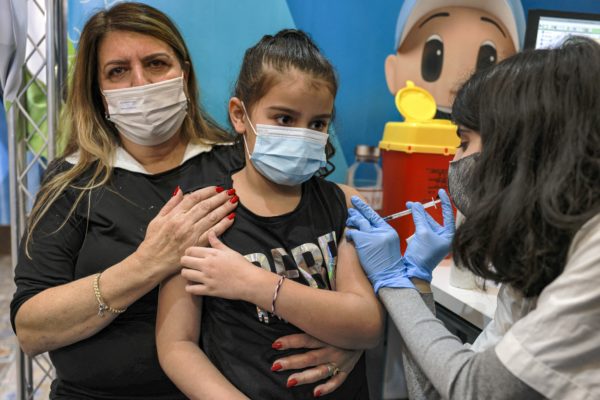 covid-19 ισραήλ: εμβολιάζει παιδιά από 5 ετών για να καταπολεμήσει το «παιδικό κύμα» 7