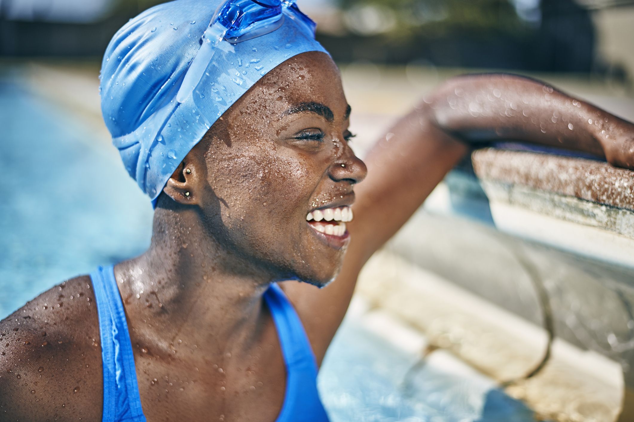 Κολύμβηση δέρμα: Πώς να φροντίσετε το δέρμα σας πριν και μετά το κολύμπι