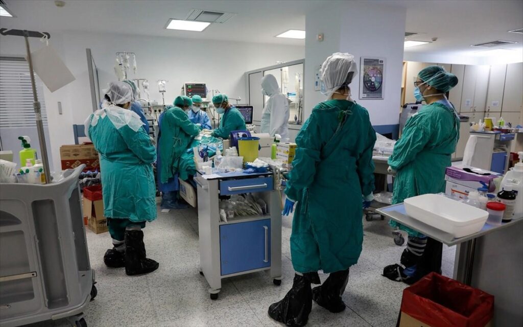 Χίλιοι νεκροί από Covid σε 15 ημέρες τον Νοέμβριο - Σε ποιες περιοχές καλπάζει ο κορωνοϊός  
