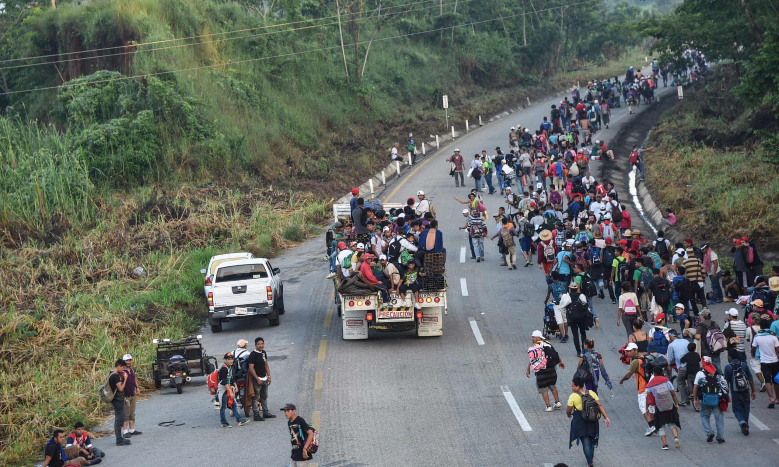 ΗΠΑ Μεταναστευτικό: Το καραβάνι μεταναστών που διασχίζει το Μεξικό διογκώνεται