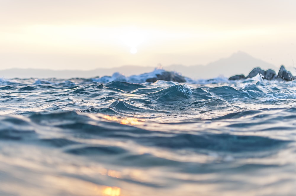 Θάλασσα: 5 λόγοι που η θάλασσα κάνει καλό στην υγεία σου [vid]