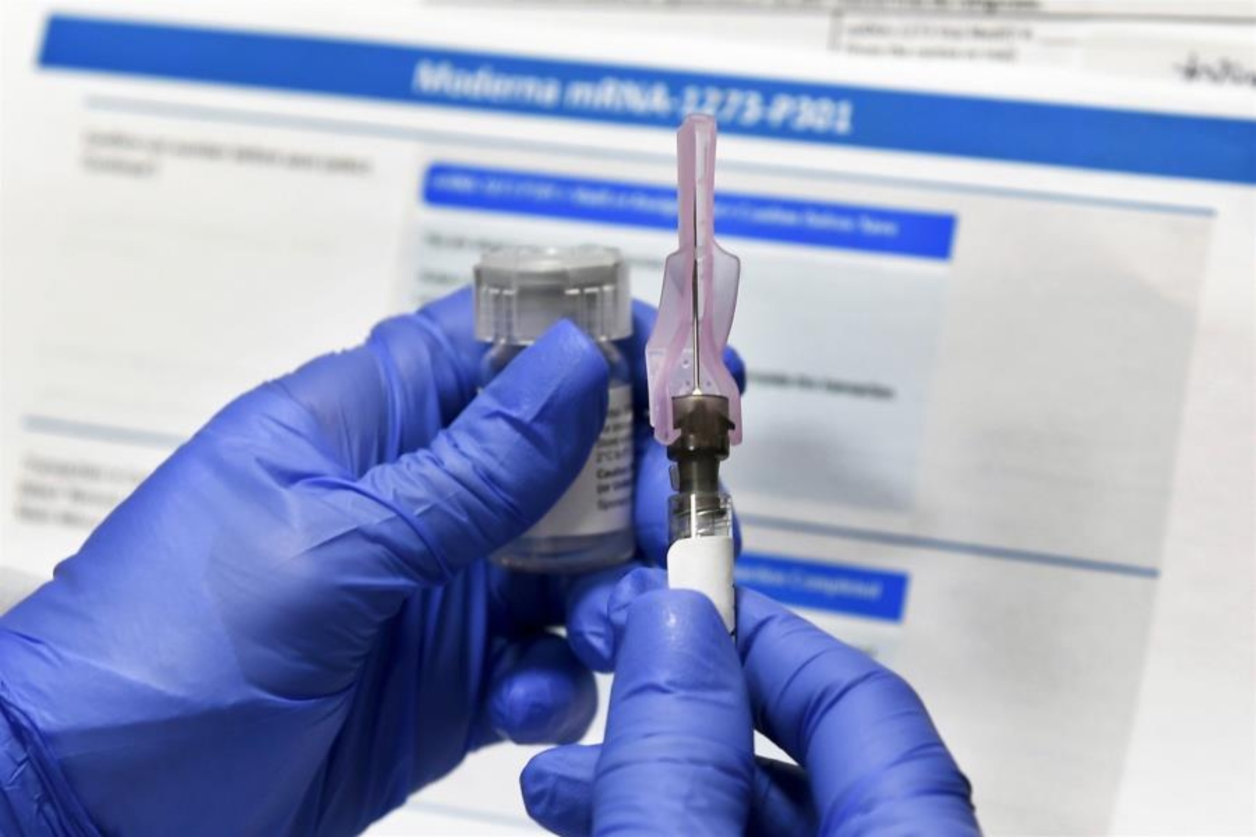 Εμβόλιο τρίτη δόση: Ανοίγει σήμερα η πλατφόρμα για πολίτες άνω των 18 ετών με 5,5 μήνες από τη δεύτερη δόση