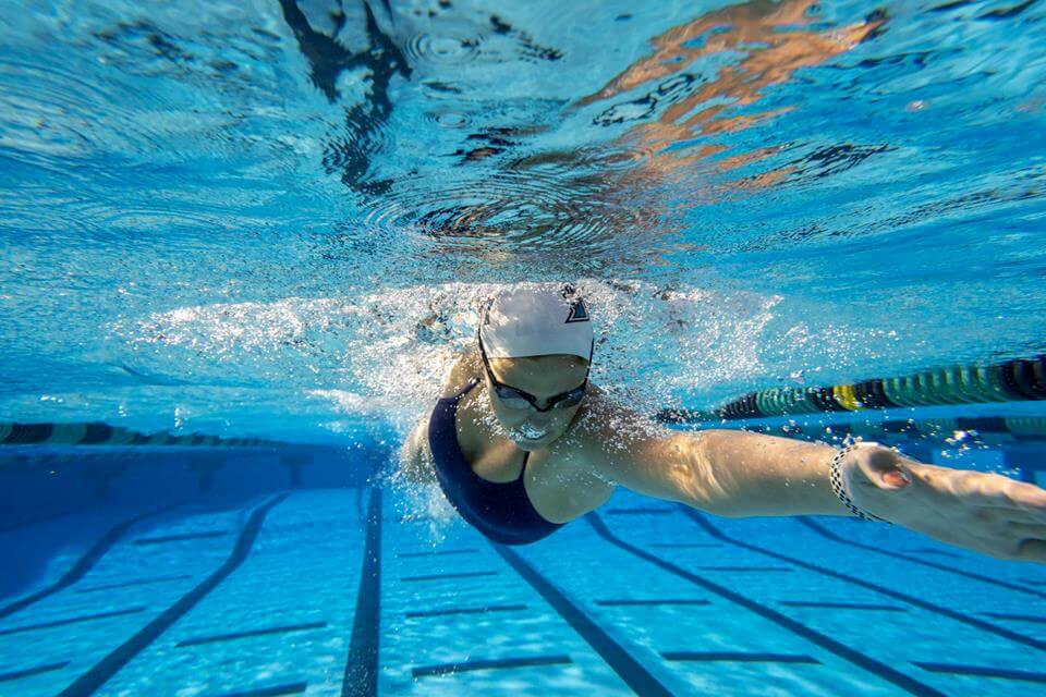 Κολύμβηση: 5 λιγότερο προφανή οφέλη της κολύμβησης στην υγεία [vid]