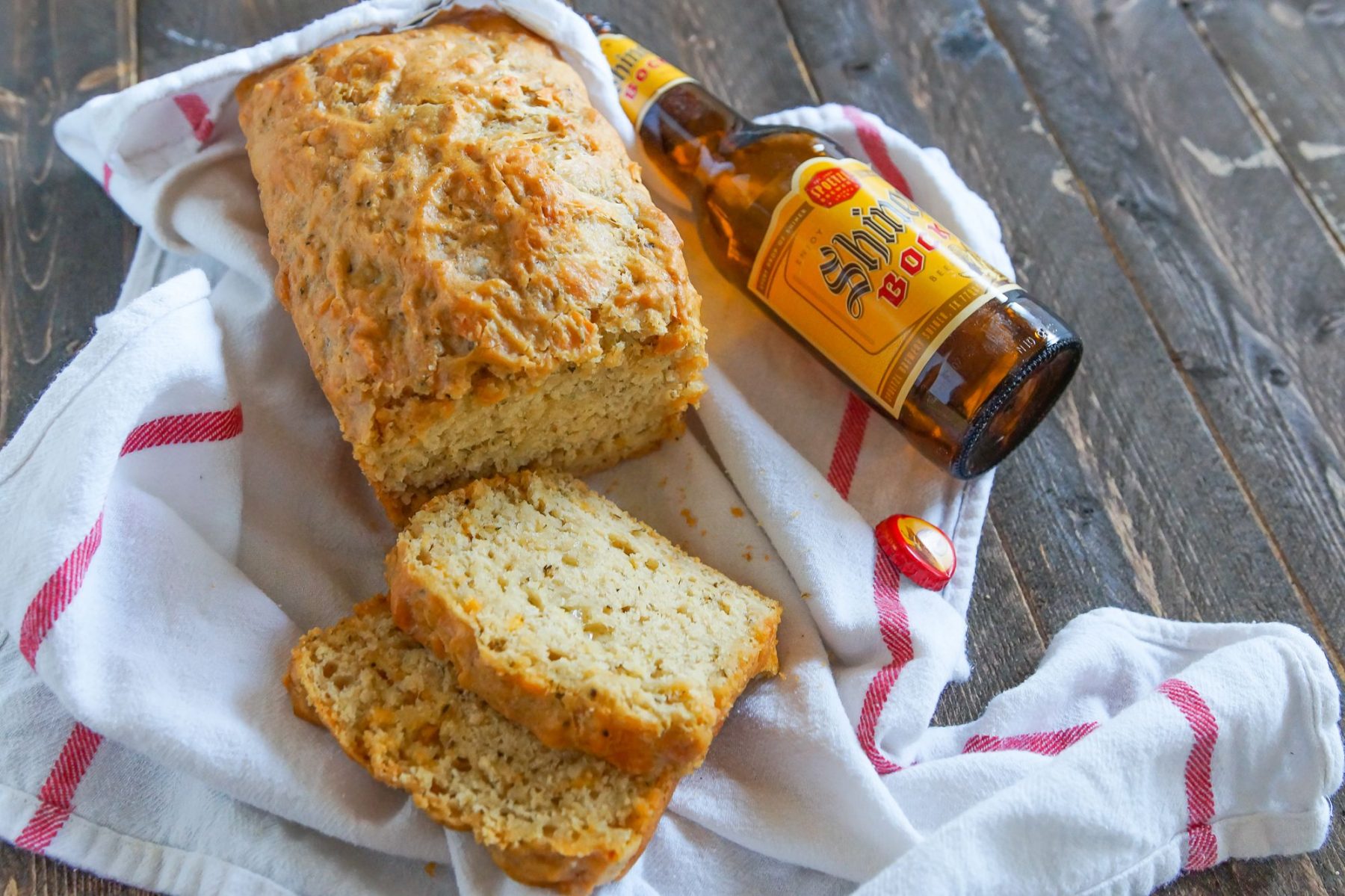 Ψωμί μπύρας συνταγή: Αρωματικό ψωμί μπύρας με σκόρδο και δεντρολίβανο