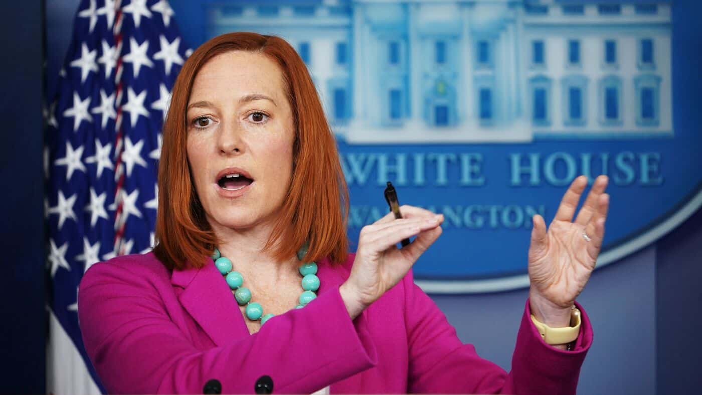 Λευκός Οίκος Jen Psaki: Είναι εντάξει να αφήνεις τα παιδιά να τρώνε το μεσημεριανό τους σε υπαίθριο χώρο «για να κρατηθούν ασφαλή»