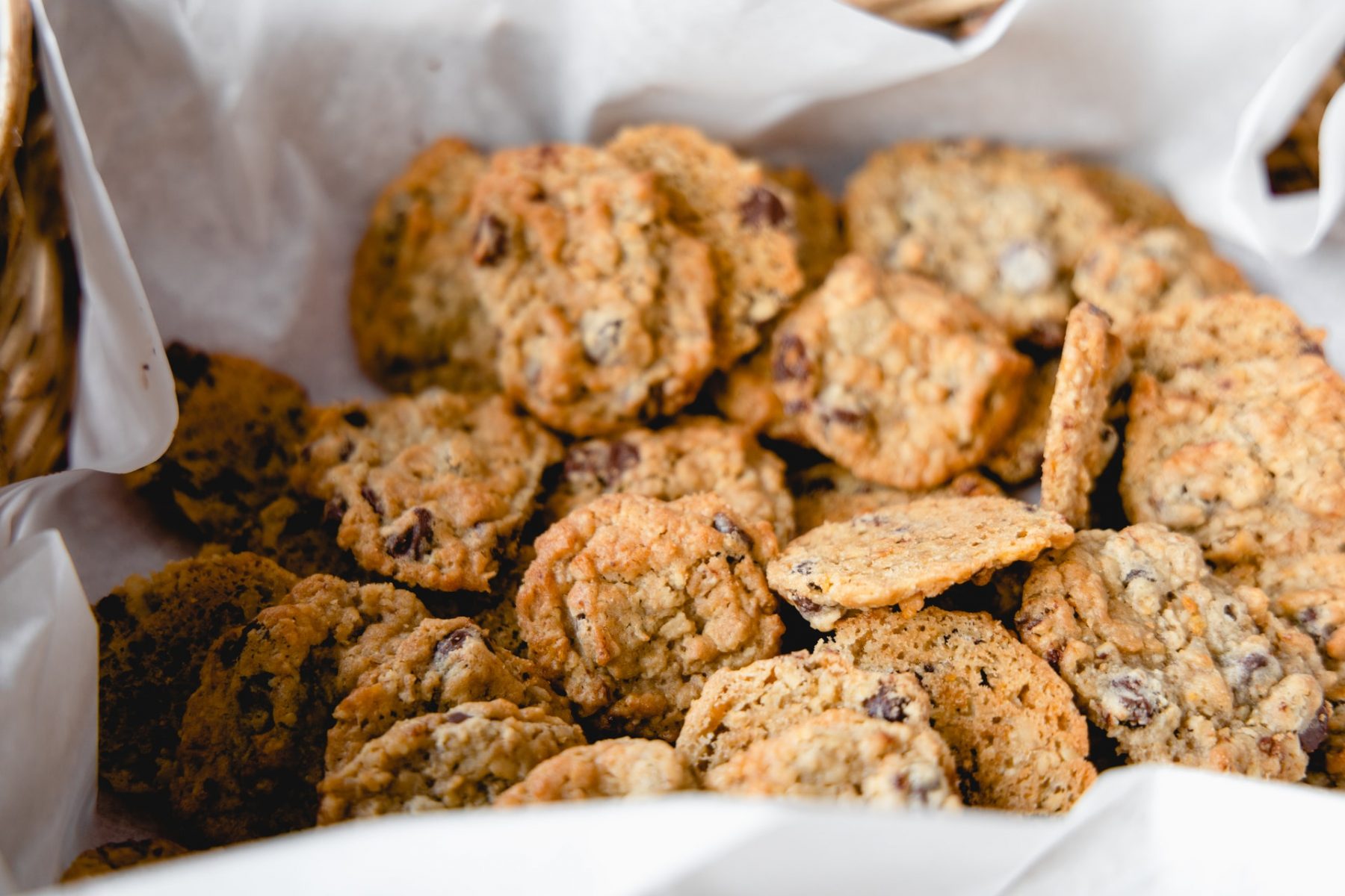 Vegan cookies: Υγιεινά μπισκότα με βρώμη, σταφίδες και αμύγδαλα