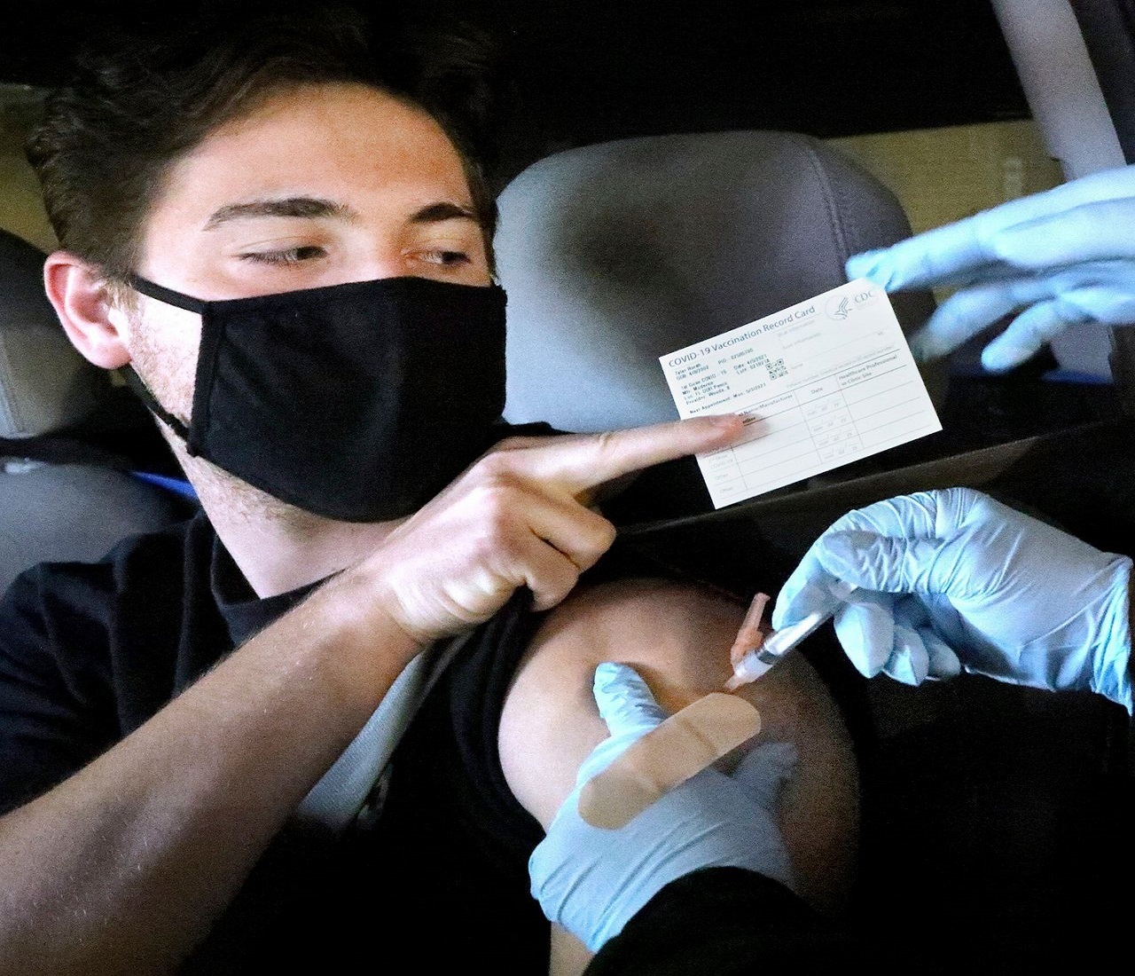 Εμβολιαστικό Κέντρο: Ιταλός προσπάθησε να χρησιμοποιήσει ψεύτικο χέρι για να αποφύγει τον εμβολιασμό κατά της covid