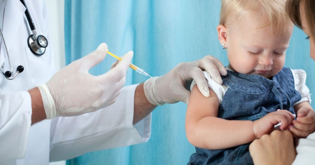 Ας μην ξεχνάμε τα παιδικά εμβόλια – Ιδιαίτερη προσοχή στον εμβολιασμό έναντι της μηνιγγίτιδας Β