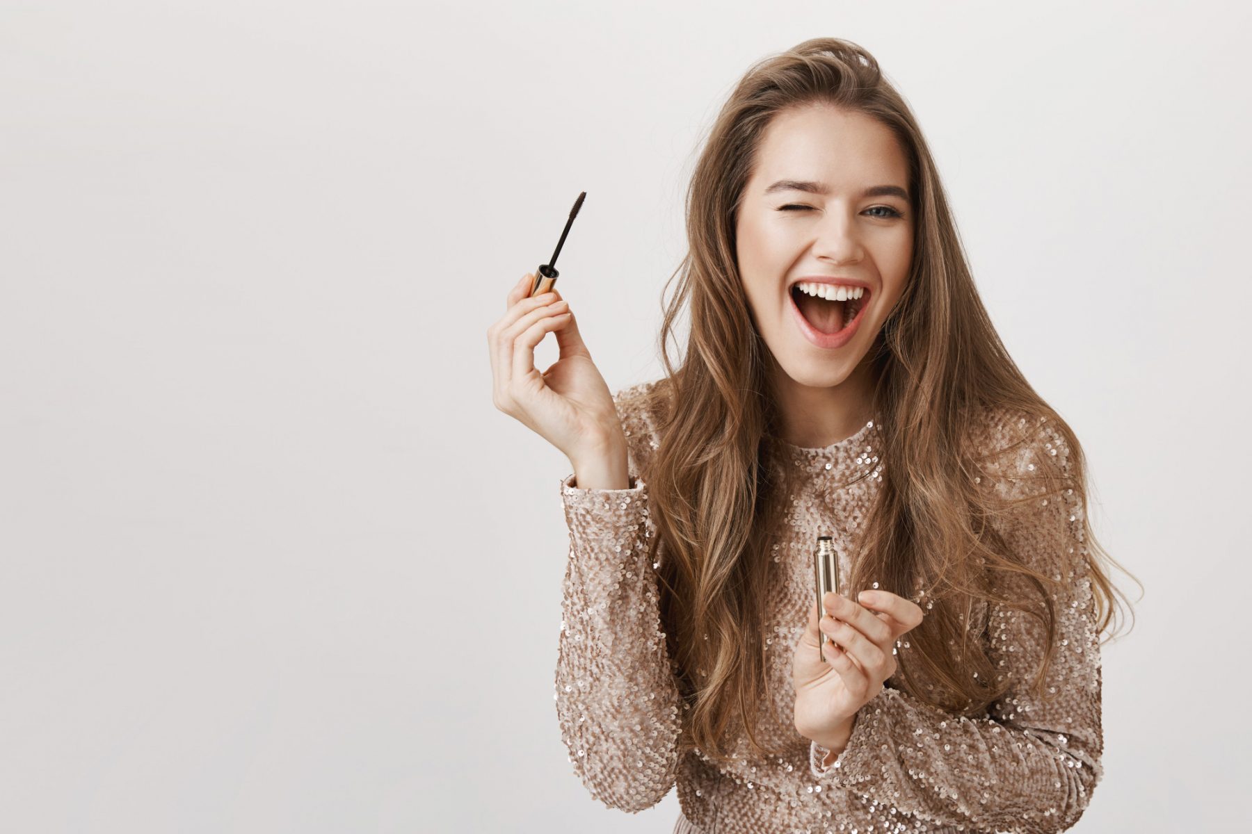 Makeup hacks: Πώς να αντιμετωπίσετε εύκολα τις αναποδιές στο μακιγιάζ σας