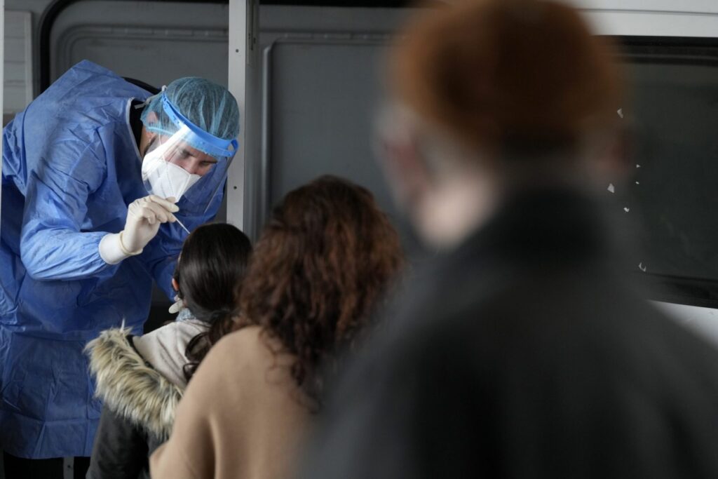 Κορωνοϊός Κρούσματα 17/01: 18.834 νέα κρούσματα – 101 νεκροί – 672 διασωληνωμένοι