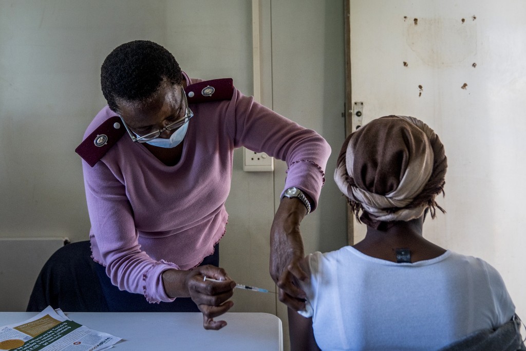 Νότια Αφρική: Τα κρούσματα covid διπλασιάζονται σε διάστημα 24 ωρών λόγω της παραλλαγής “όμικρον”