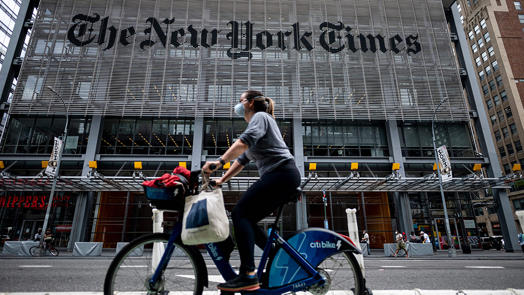 Editorial των New York Times: Υποστηρίζει την επιστροφή στην «κανονική ζωή»