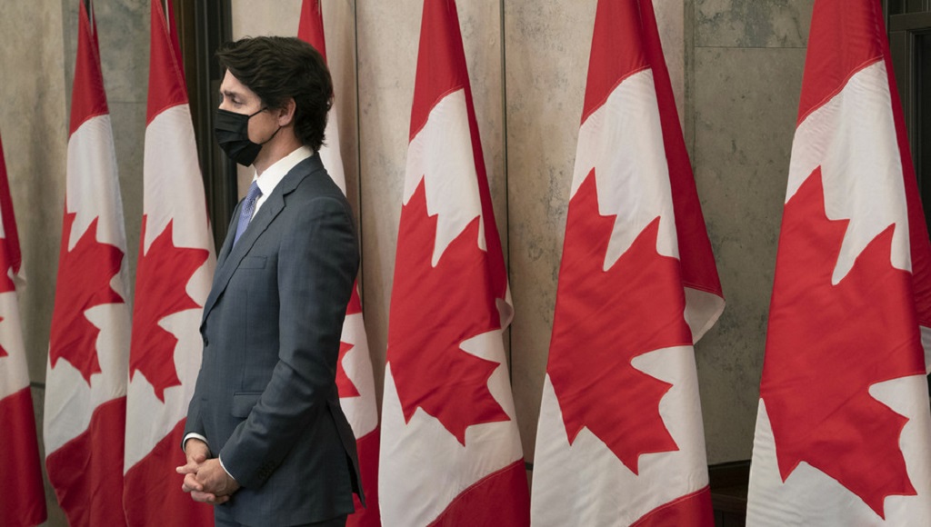 Οι επικριτές κατηγορούν τον Καναδό Πρωθυπουργό Τζάστιν Τριντό ως «δειλό» επειδή φέρεται να εγκατέλειψε την κατοικία του στην πρωτεύουσα της χώρας, την Οτάβα