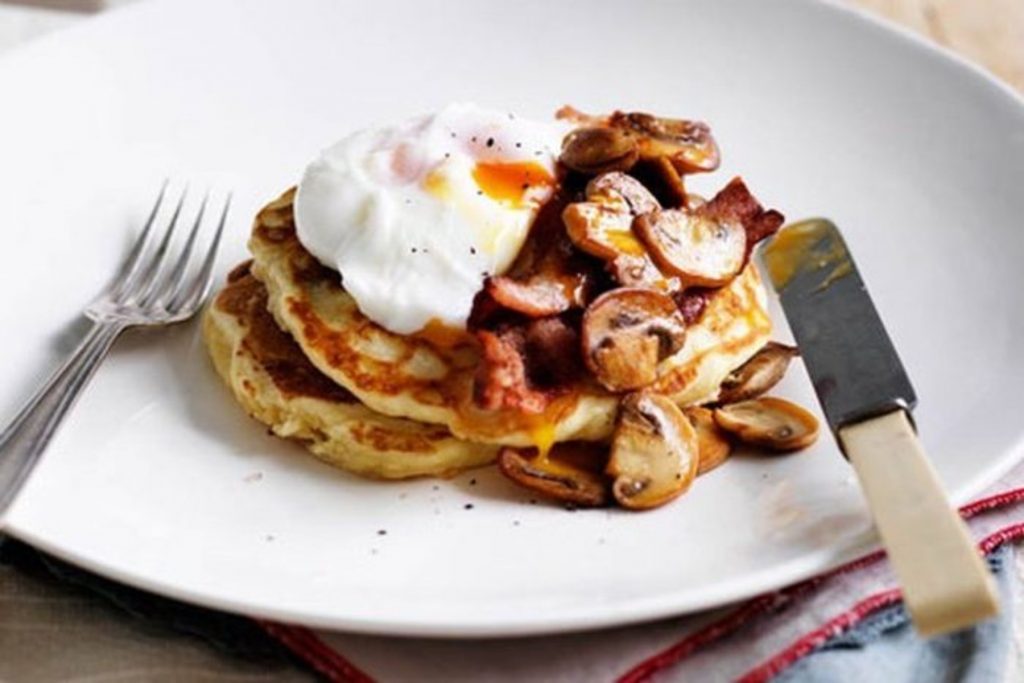 Τα τέλεια αλμυρά pancakes για brunch με αυγά και μανιτάρια