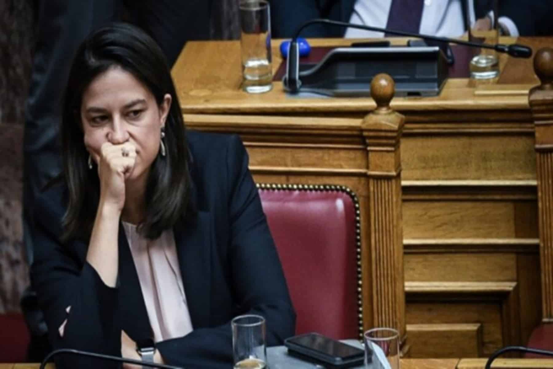 Κεραμέως: Απέσυρε το βίντεο προγεννητικής αγωγής και πέρασε στην αντεπίθεση