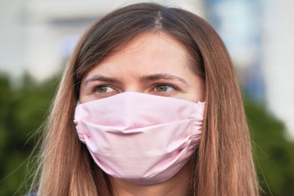 Η παρατεταμένη χρήση μάσκας αυξάνει τα επίπεδα CO2;