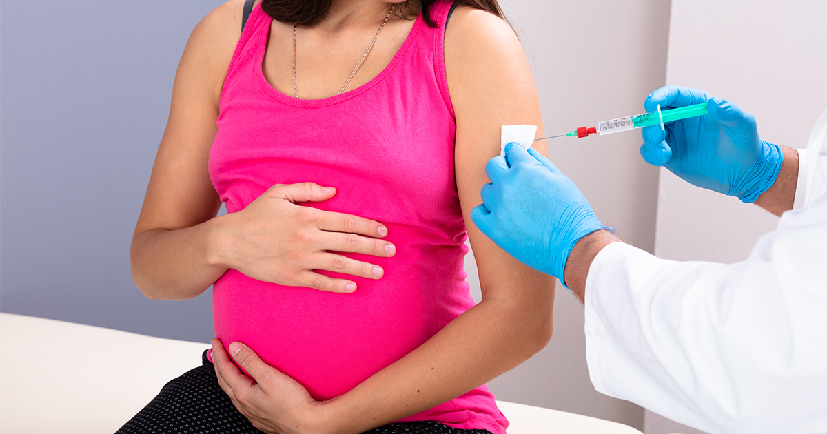 CDC: Ο εμβολιασμός των εγκύων κατά της Covid δεν συνδέεται με επιπλοκές τοκετού