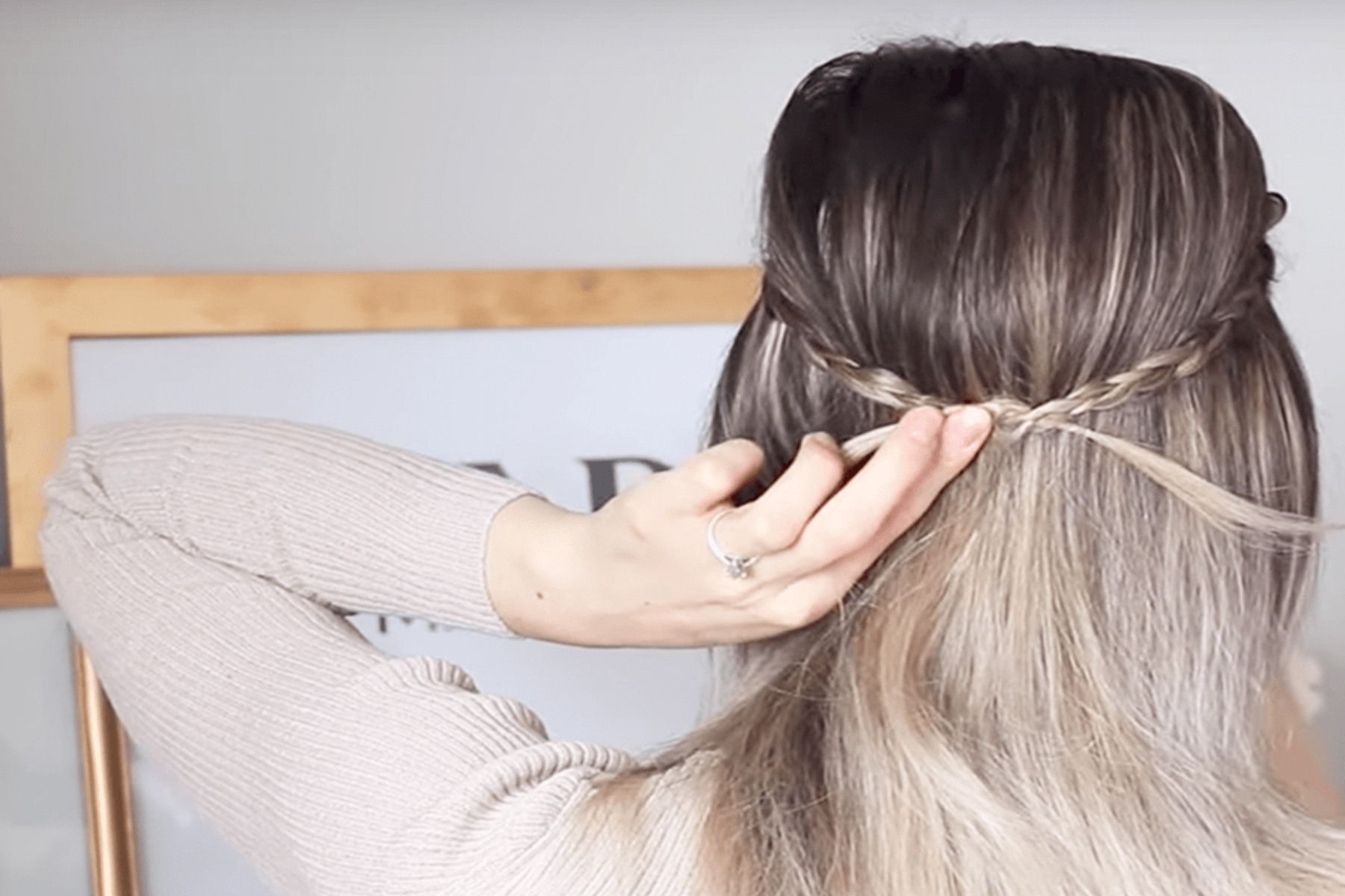 Λιπαρότητα μαλλιών: Γιατί λαδώνουν τα μαλλιά μας τόσο γρήγορα;