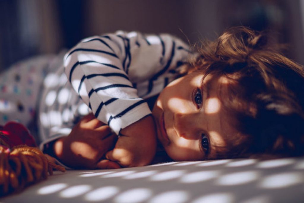 Το 43% των παιδιών με αϋπνία υποφέρουν και ως ενήλικες