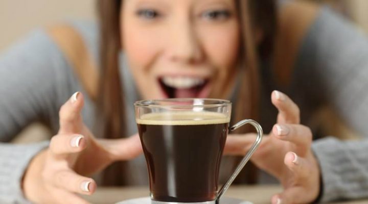 πώς ο μαύρος καφές βοηθά στην απώλεια βάρους