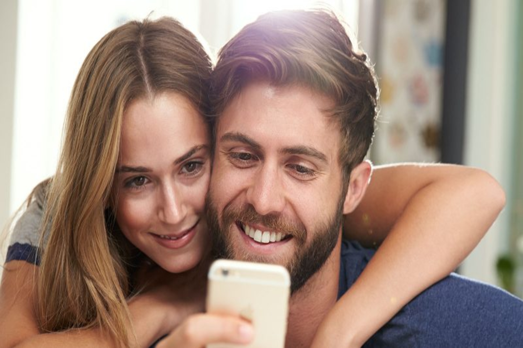 Τηλέφωνο ιδιωτικότητα: Είναι ΟΚ να ψάχνω το κινητό του συντρόφου μου;
