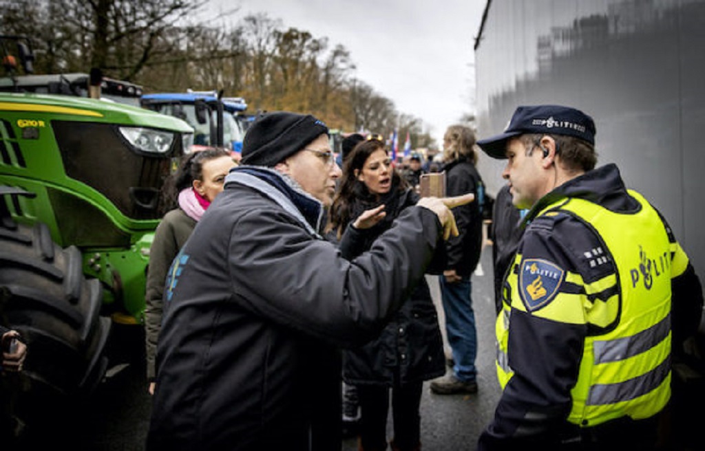 Εντολές Covid Ολλανδία: “Κομβόι Ελευθερίας” έχει αποκλείσει το κέντρο της Χάγης