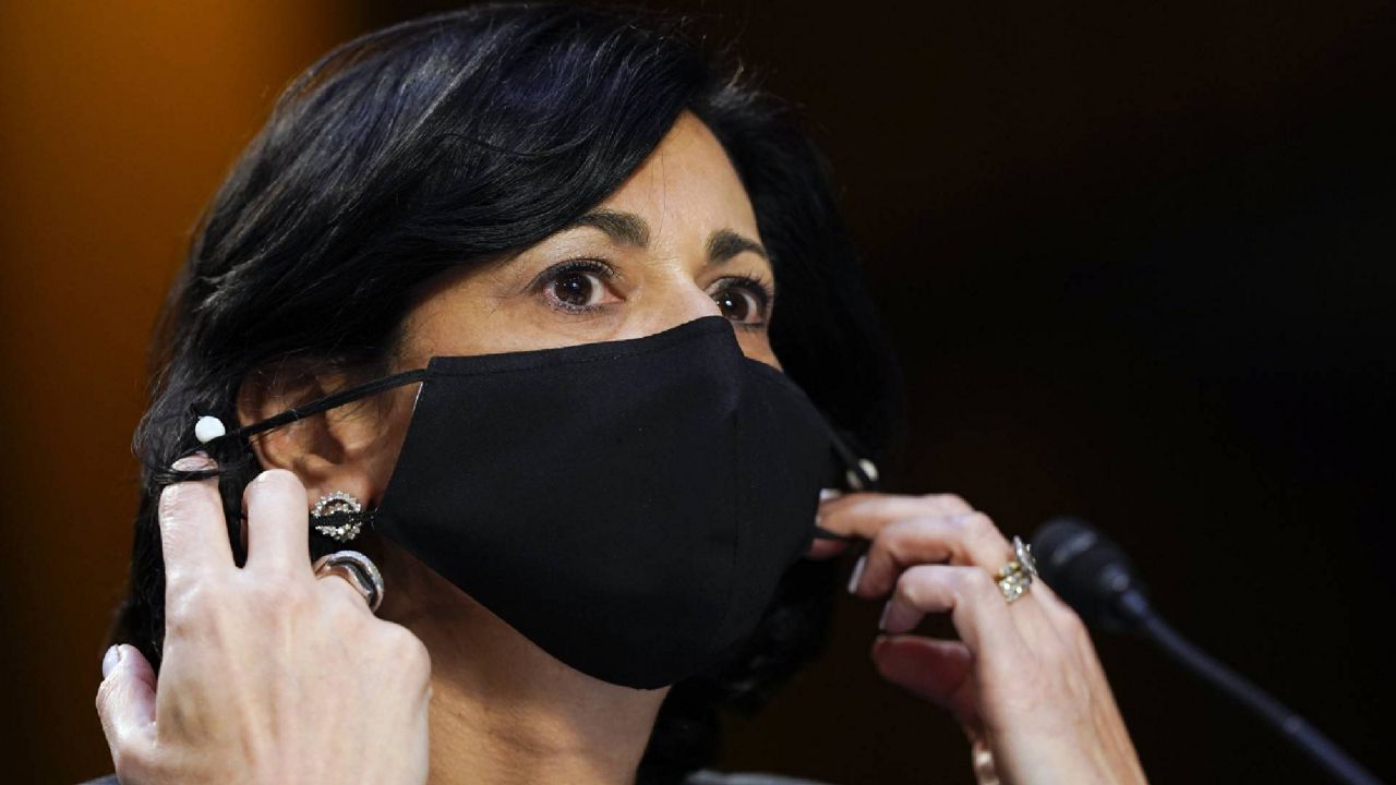 Διευθύντρια CDC: Λέει ότι η ενημέρωση των οδηγιών για τις μάσκες θα έρθει “σύντομα”