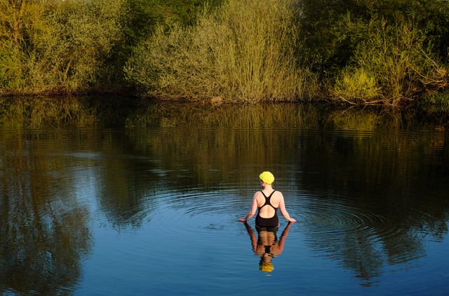 Άγρια κολύμβηση: Πώς ενισχύει μυαλό και σώμα [vid]