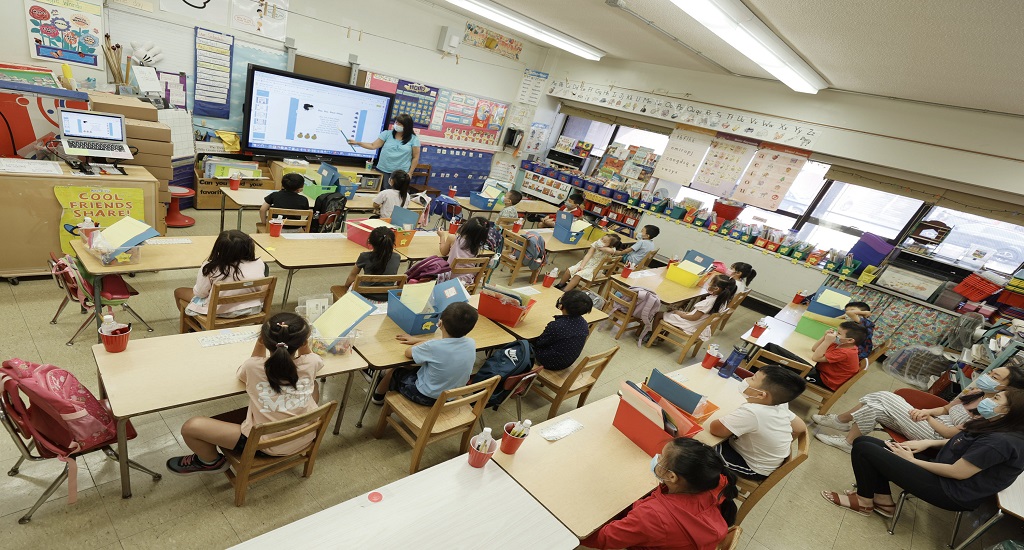 Washington Post Άρθρο: Υπογραμμίζει πώς «άνθισαν» τα σχολεία που έκαναν «λιγότερα» για να περιορίσουν την COVID