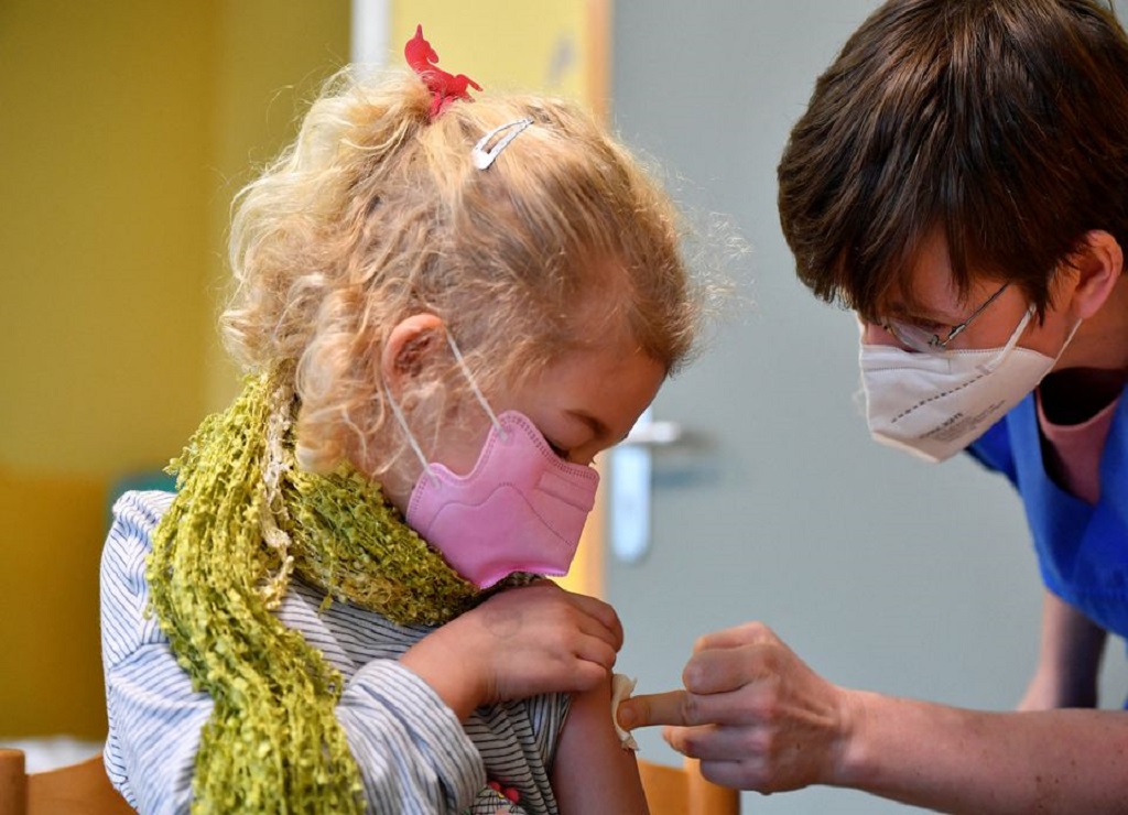 Καναδάς Covid-19: Οι ειδικοί ανησυχούν για τα χαμηλά ποσοστά εμβολιασμού για τα παιδιά, ενώ αίρονται οι περιορισμοί