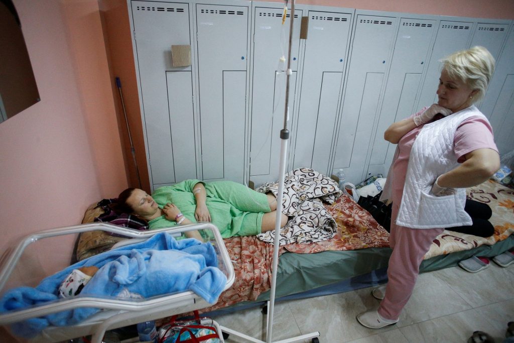 Τα αυτοσχέδια μαιευτήρια της Ουκρανίας βοηθούν τις νέες μαμάδες να γεννήσουν εν μέσω βομβαρδισμών