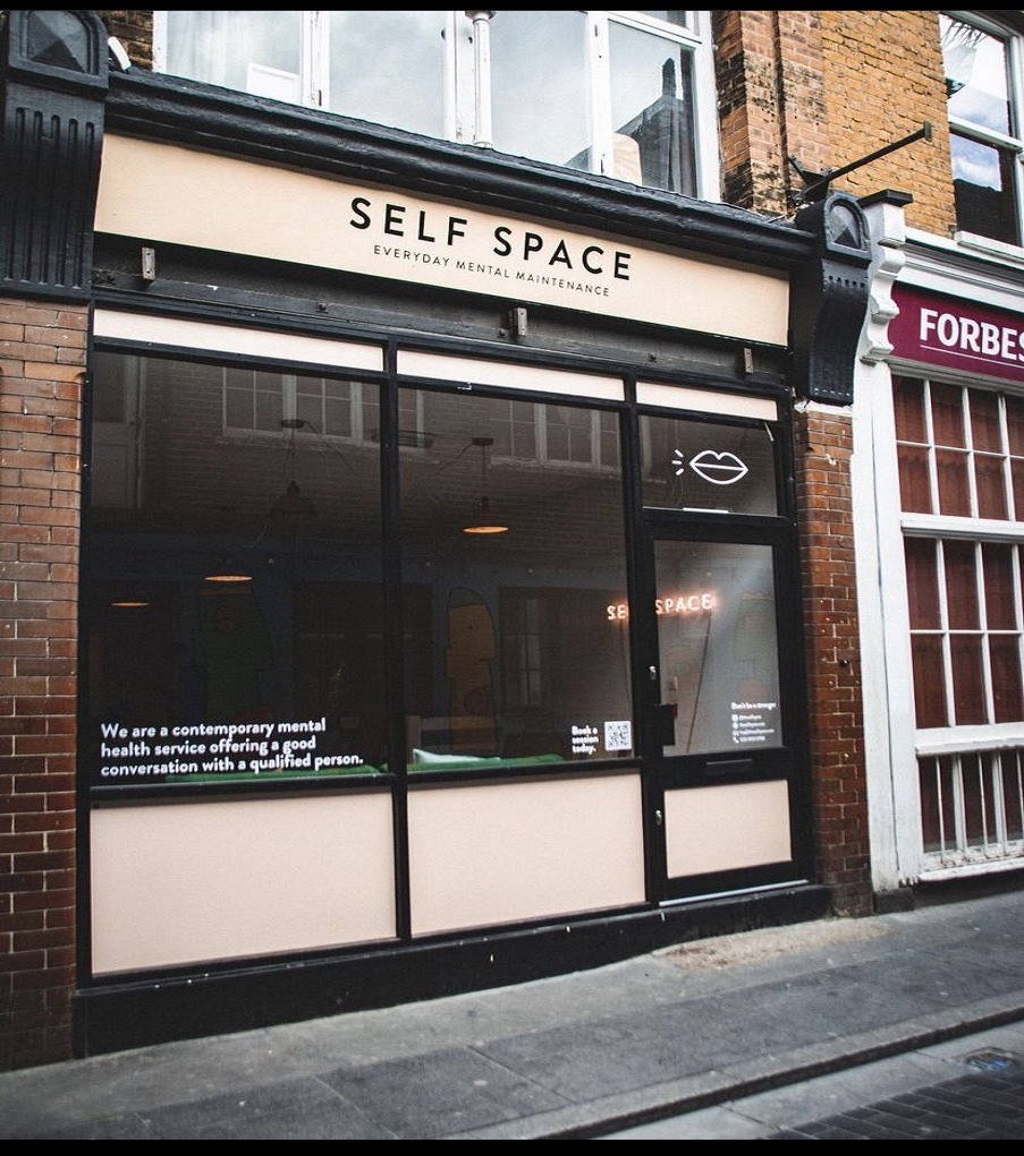 Λονδίνο Self Space: Προσφέρει τη δυνατότητα συνάντησης άμεσα με έναν επαγγελματία ψυχικής υγείας