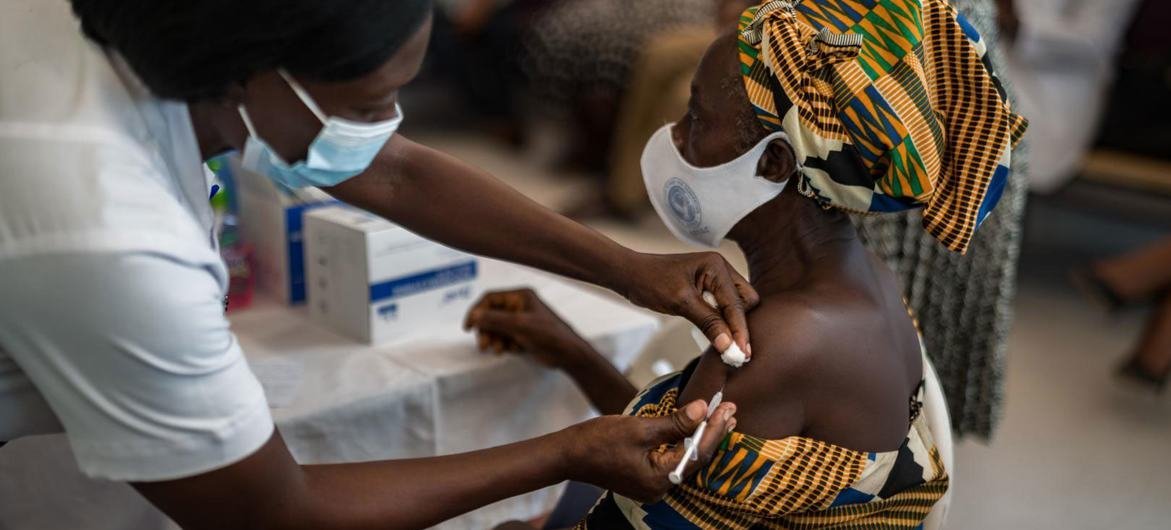 Πανδημία Εμβόλια: Γιατί τα ποσοστά εμβολιασμού κατά της COVID-19 είναι ακόμα χαμηλά σε ορισμένες χώρες;