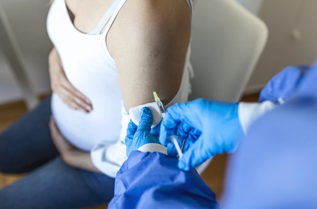 Αναπνευστικός Συγκυτιακός Ιός: O εμβολιασμός της εγκύου μπορεί να θωρακίσει το μωρό