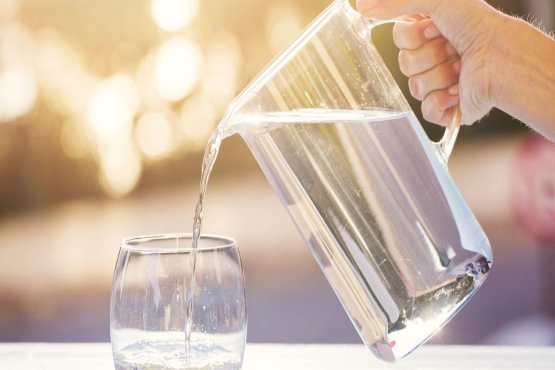 Νερό: Πώς θα πίνετε περισσότερο νερό μέσα στην ημέρα