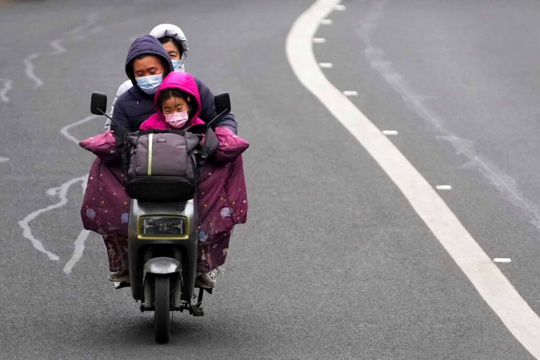 Σαγκάη καραντίνα: Χωρίζονται τα παιδιά που νοσούν από τους γονείς τους βάναυσα