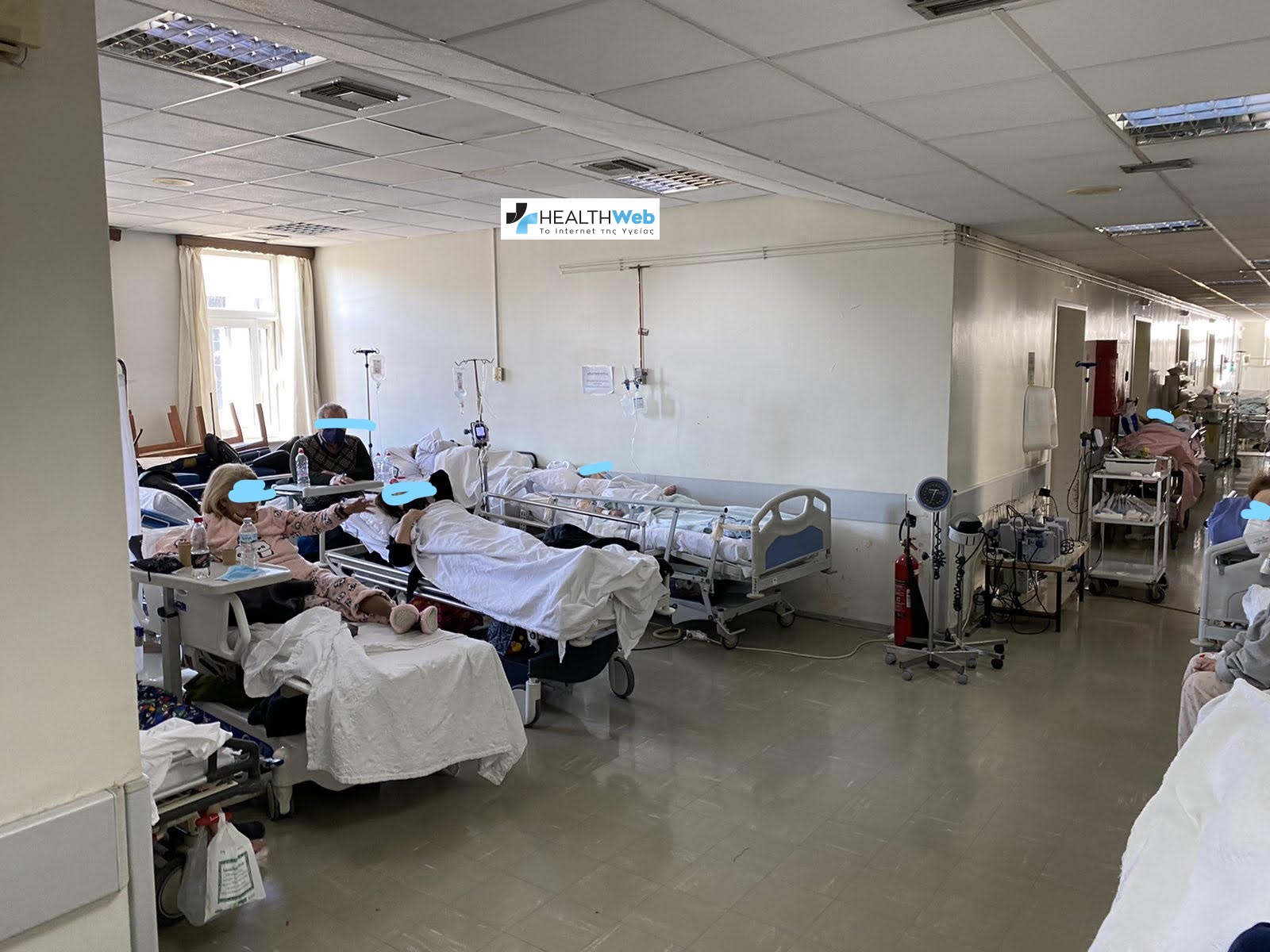 Χάος από ράντζα επικρατεί στο Νοσοκομείο «Αλεξάνδρα» [pic]