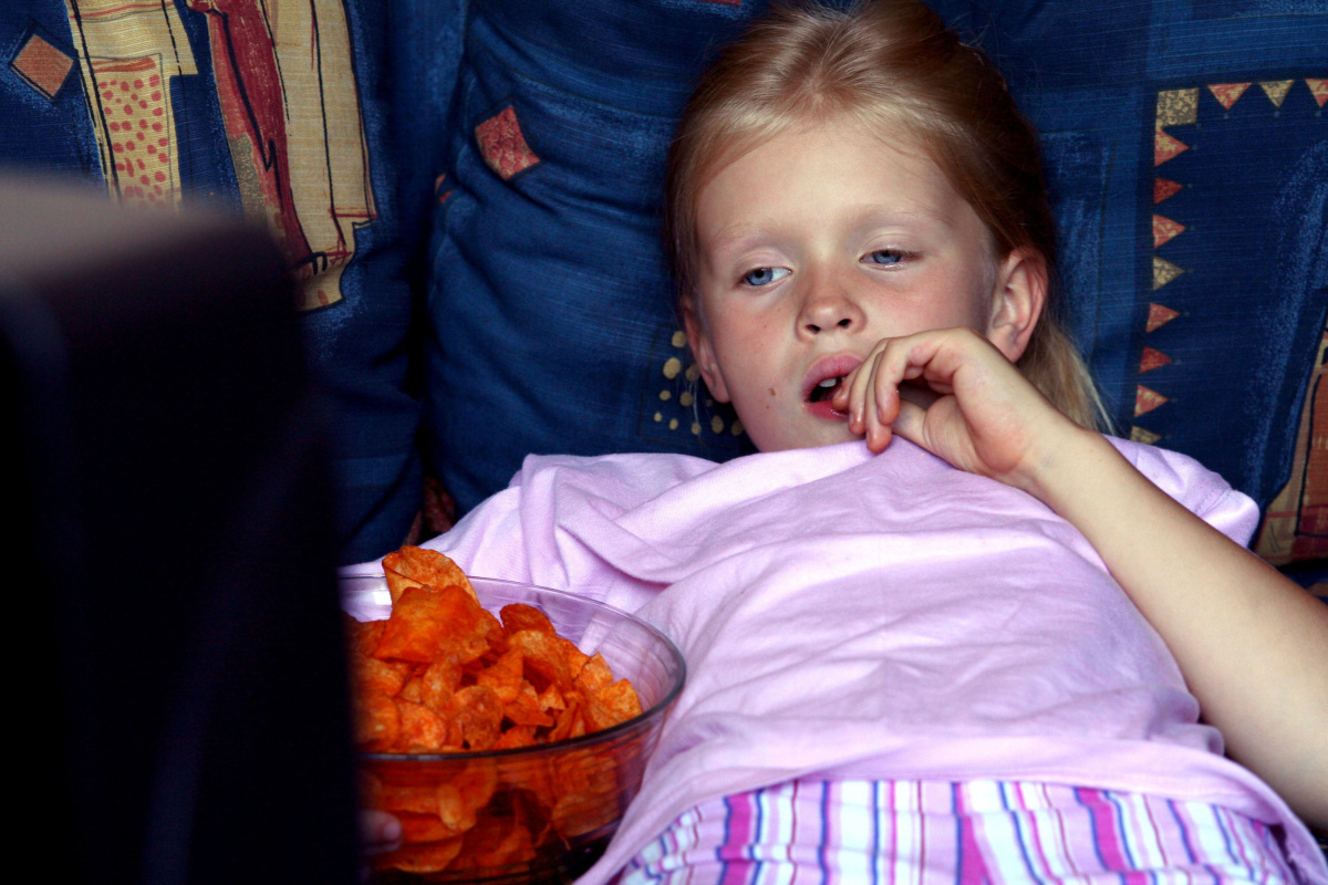 Τηλεόραση Παιδιά: Τηλεοπτικός χρόνος που σχετίζεται με την κακή διατροφή σε νήπια