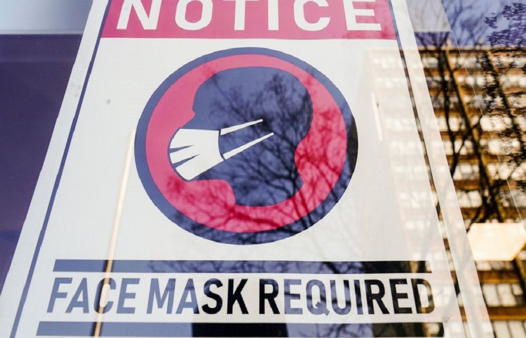 ΗΠΑ Philadelphia: Επιβάλλει εκ νέου την εντολή μάσκας εσωτερικού χώρου ως απάντηση στην αύξηση κρουσμάτων omicron BA.2