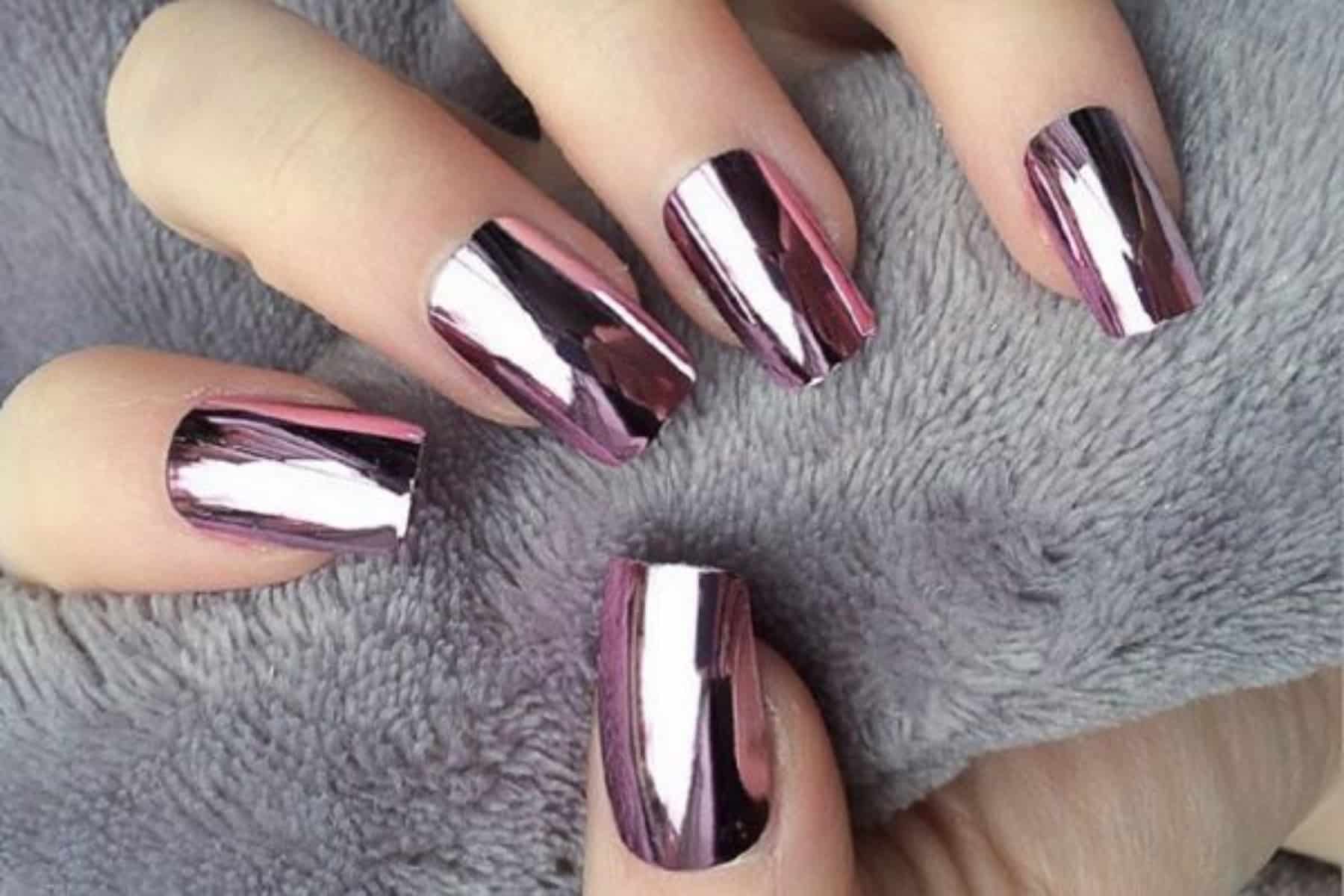 Chrome nails: Η νέα τάση νυχιών ήρθε για να μείνει!