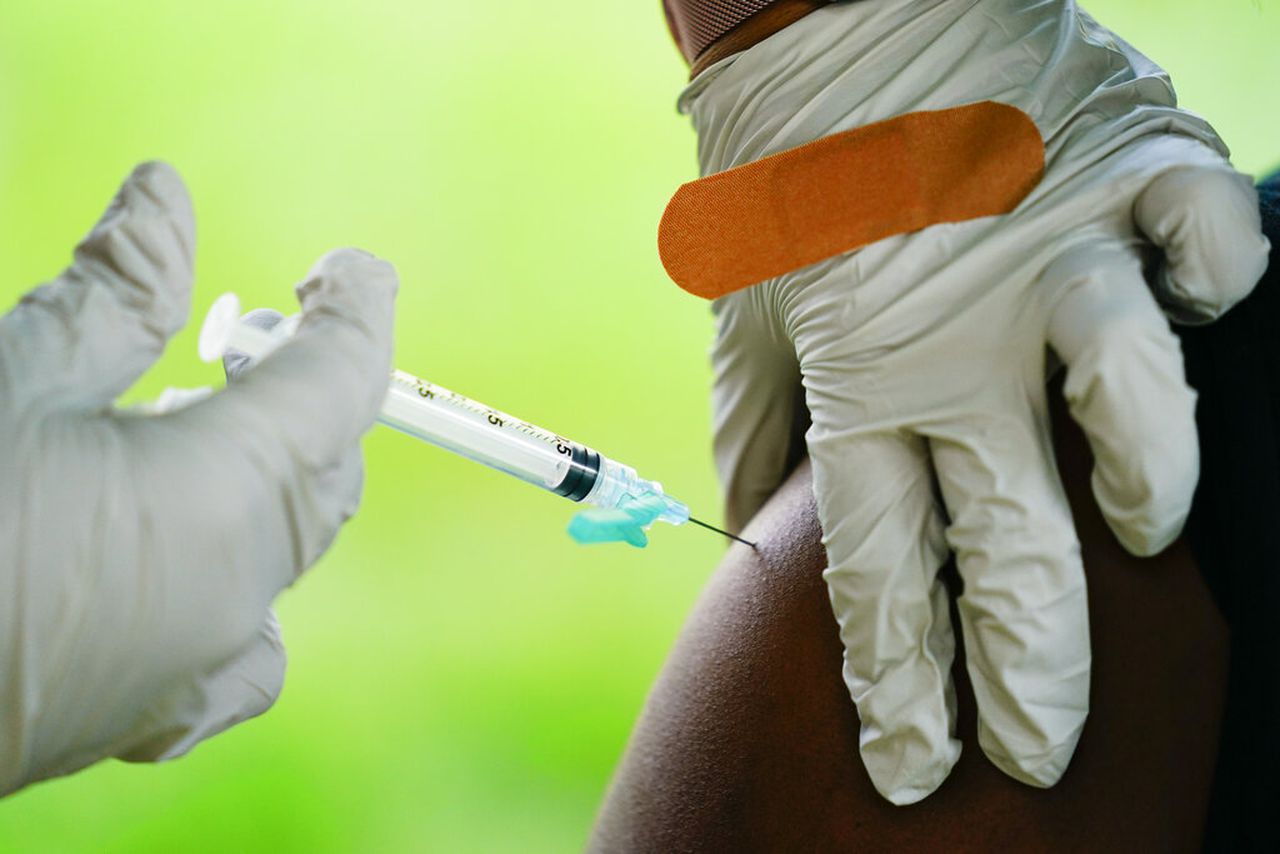 Covid – 19: Τα εμβόλια εξακολουθούν να λειτουργούν, αλλά οι ερευνητές αναζητούν νέες βελτιώσεις