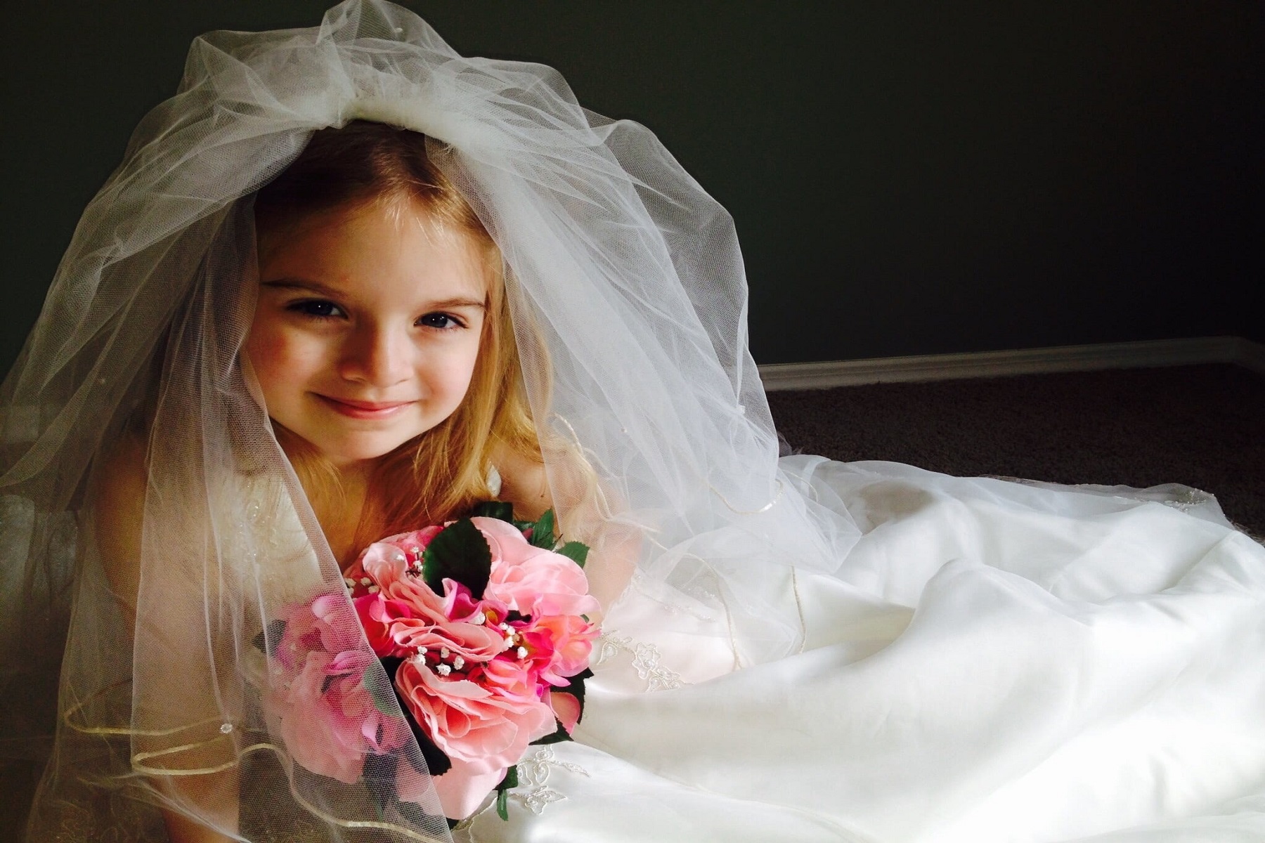 «About time»: Νόμος που θα τερματίσει τους γάμους παιδιών στην Αγγλία και την Ουαλία
